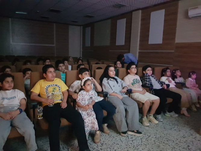 اکران رایگان فیلم مرد عینکی ویژه خانوداده محترم اساتید و کارکنان دانشگاه زابل
