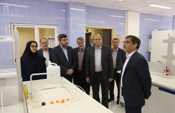 بازدید دکتر روح الله رازینی ، رئیس مرکز نظارت، ارزیابی و تضمین کیفیت وزارت علوم، تحقیقات و فناوری و هیات همراه  از ساختمان آزمایشگاه مرکزی