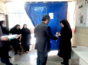 حضور سرزده معاون محترم دانشجویی بمناسبت روز زن و اهدایی گل به همکاران گرامی این حوزه