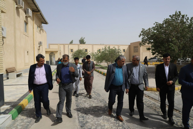 بازدید سرزده ریاست محترم دانشگاه آقای دکتر رکوعی و معاون محترم فرماندار آقای مهندس سلیمانی بهمراه هیات همراه از سلف‌سرویس دانشگاه، با هدف بررسی کیفیت ارائه خدمات سلف سرویس دانشگاه و رسیدگی به مشکلات دانشجویان