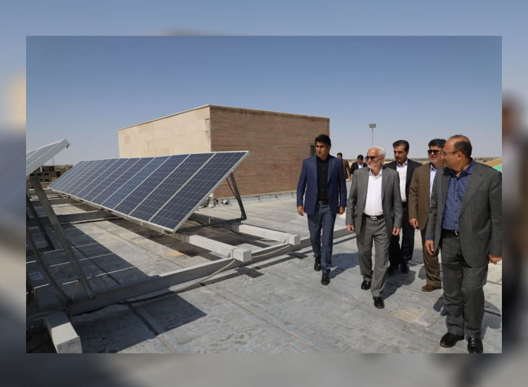 بازدید رییس دانشگاه از روند تجهیز و آماده سازی نیروگاه خورشیدی دانشگاه زابل
