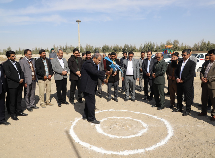 گزارش تصویری مراسم کلنگ زنی پروژه خوابگاه متاهلین دانشجویی دانشگاه زابل به مناسبت دهه فجر