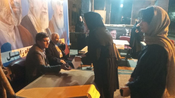گزارش تصویری برگزاری میز خدمت در موکب مقاومت دانشگاه زابل به مناسبت هفته بزرگداشت مقام معلم و هفته کار و کارگر